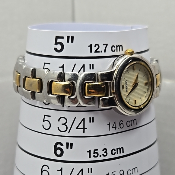 Seiko V400 1140 Womens Quartz Watch New Battery Vintage Silver Gold Tone Dainty - Picture 6 of 9